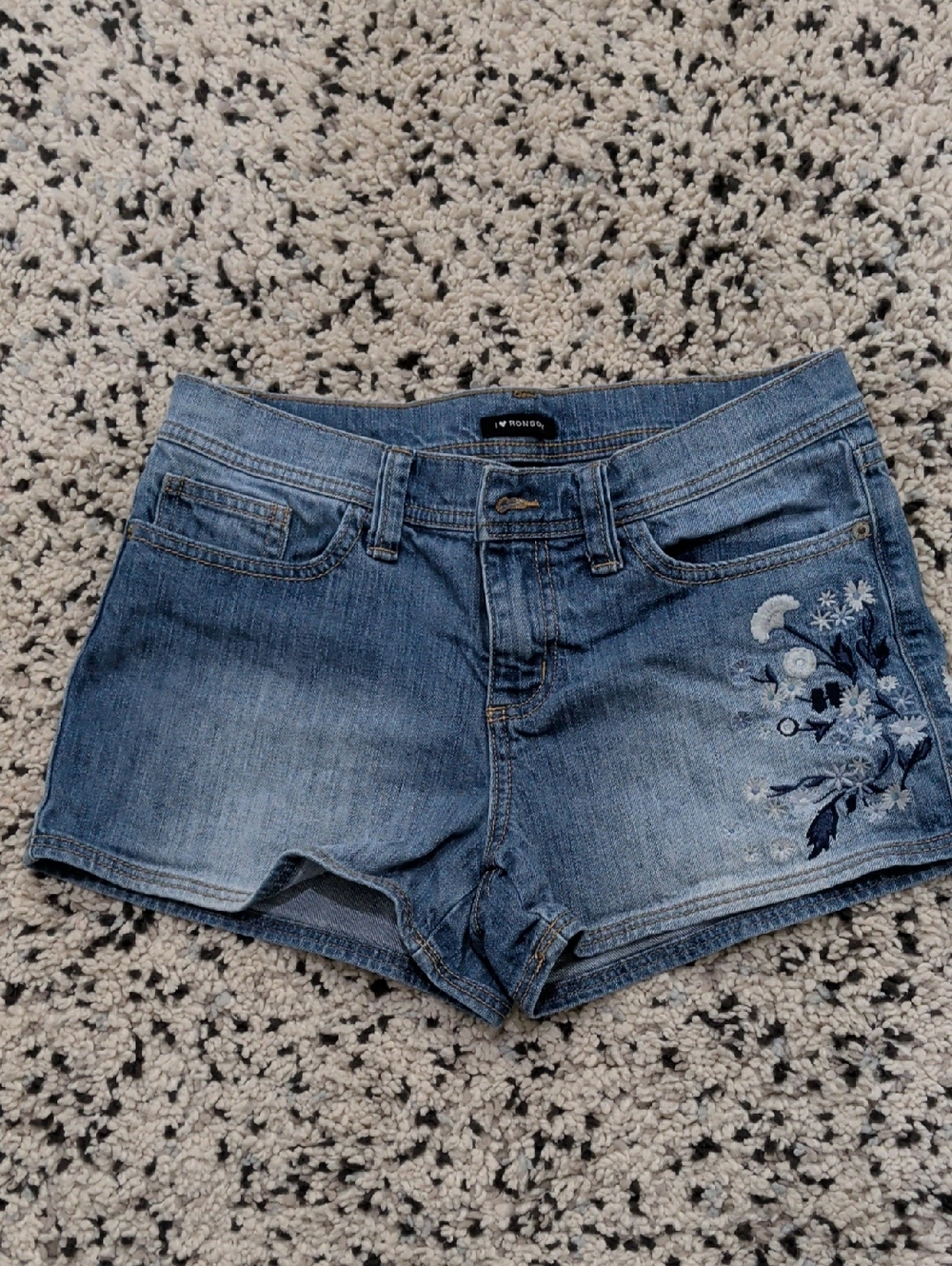 Denim Embroidered Women's Shorts - Blueβ Size 4